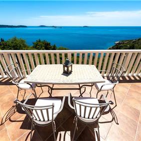 Stunning 4 bedroom Luxury villa near Dubrovnik, Sleeps 8-10